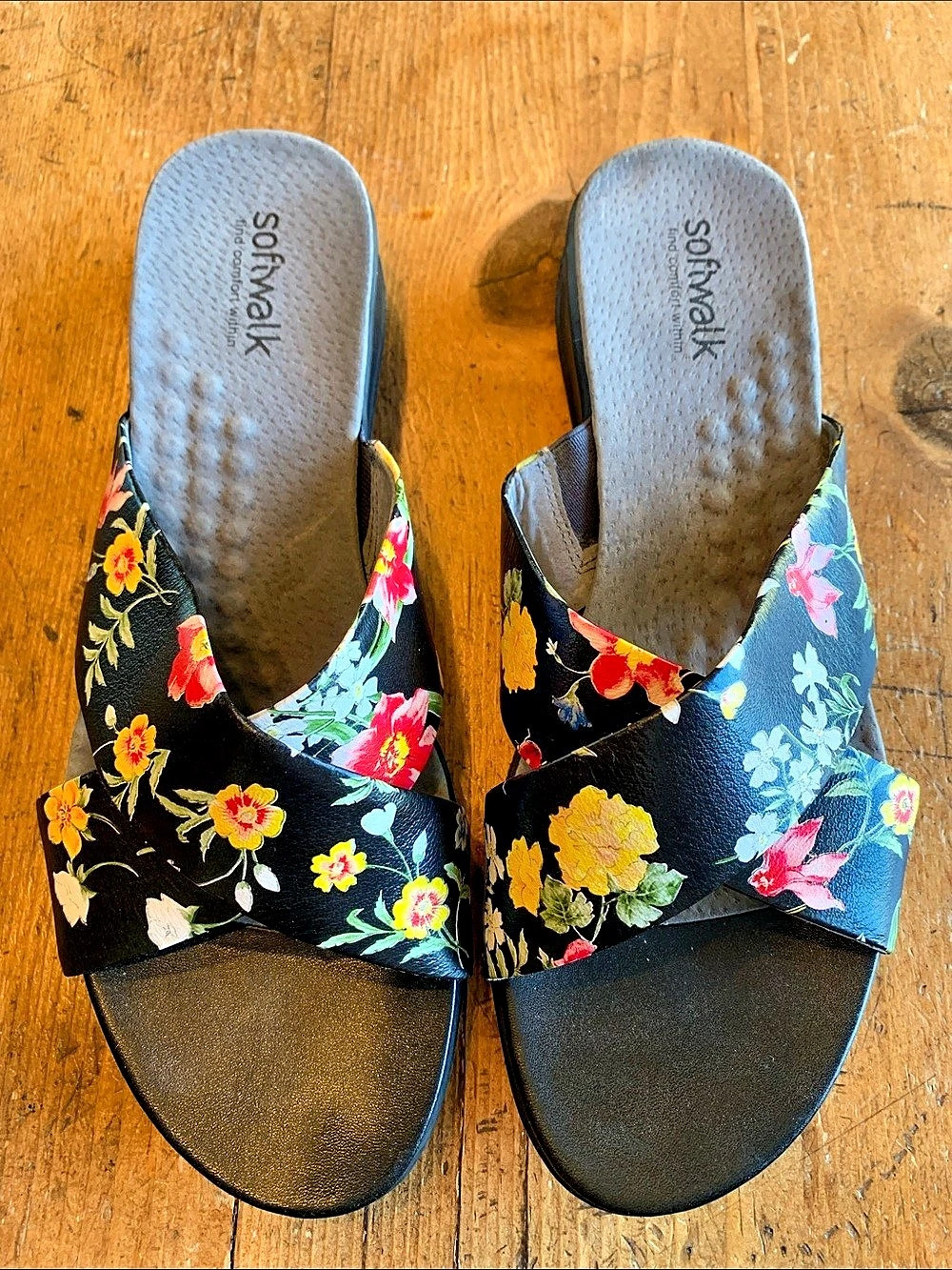 softwalk Floral Wedge Sandals in Black